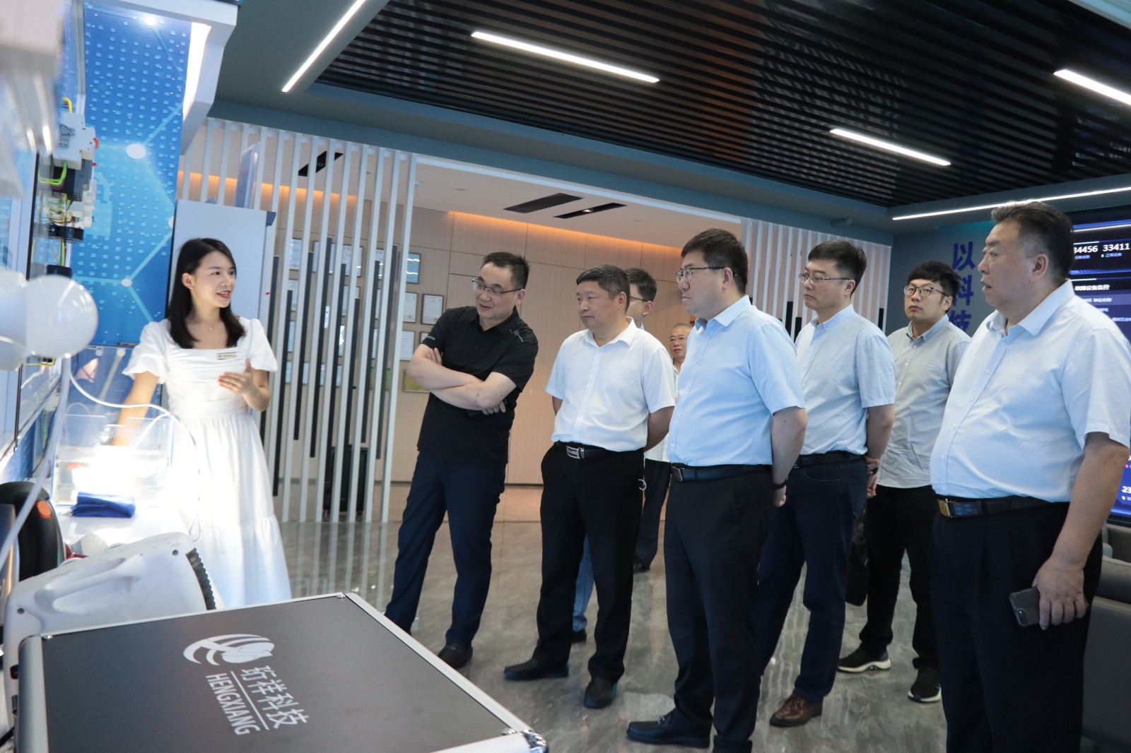 亳州市领导薛副市长一行莅临yabocom（中国）官方网站科技指导工作