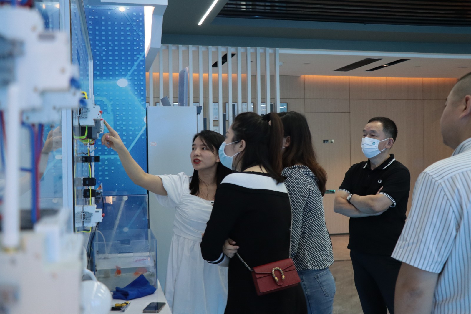 深圳市益阳商会一行莅临yabocom（中国）官方网站科技指导交流