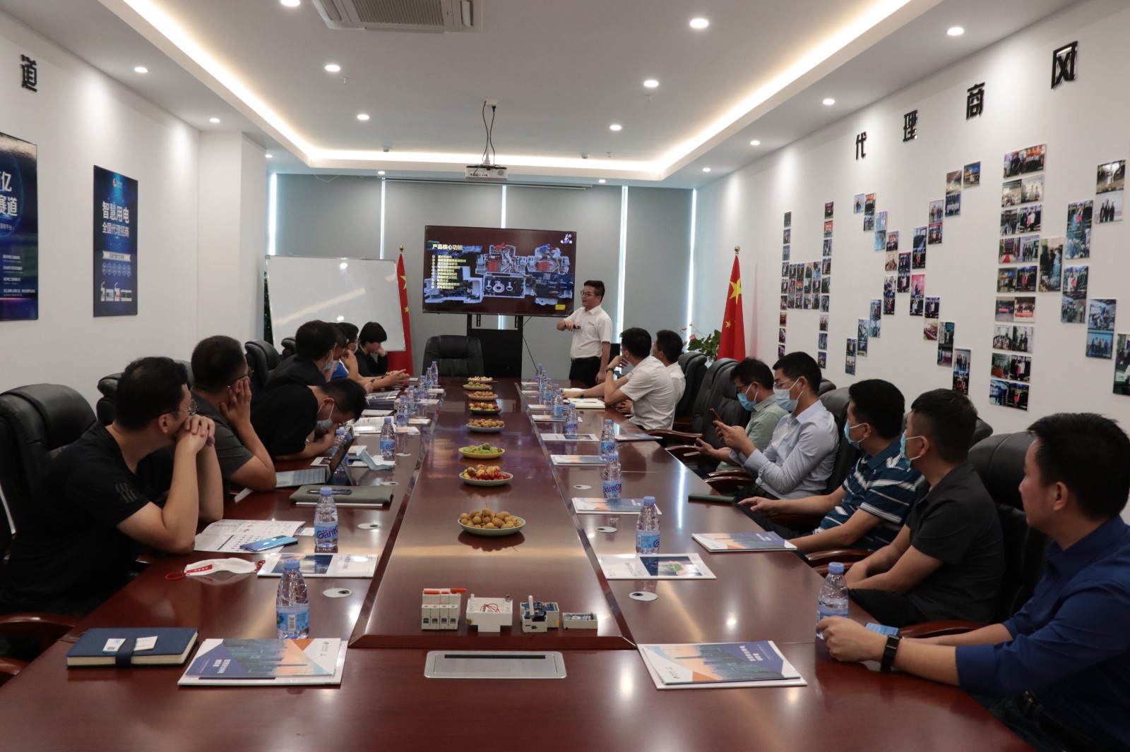 新奥能源集团领导一行莅临yabocom（中国）官方网站科技参观指导