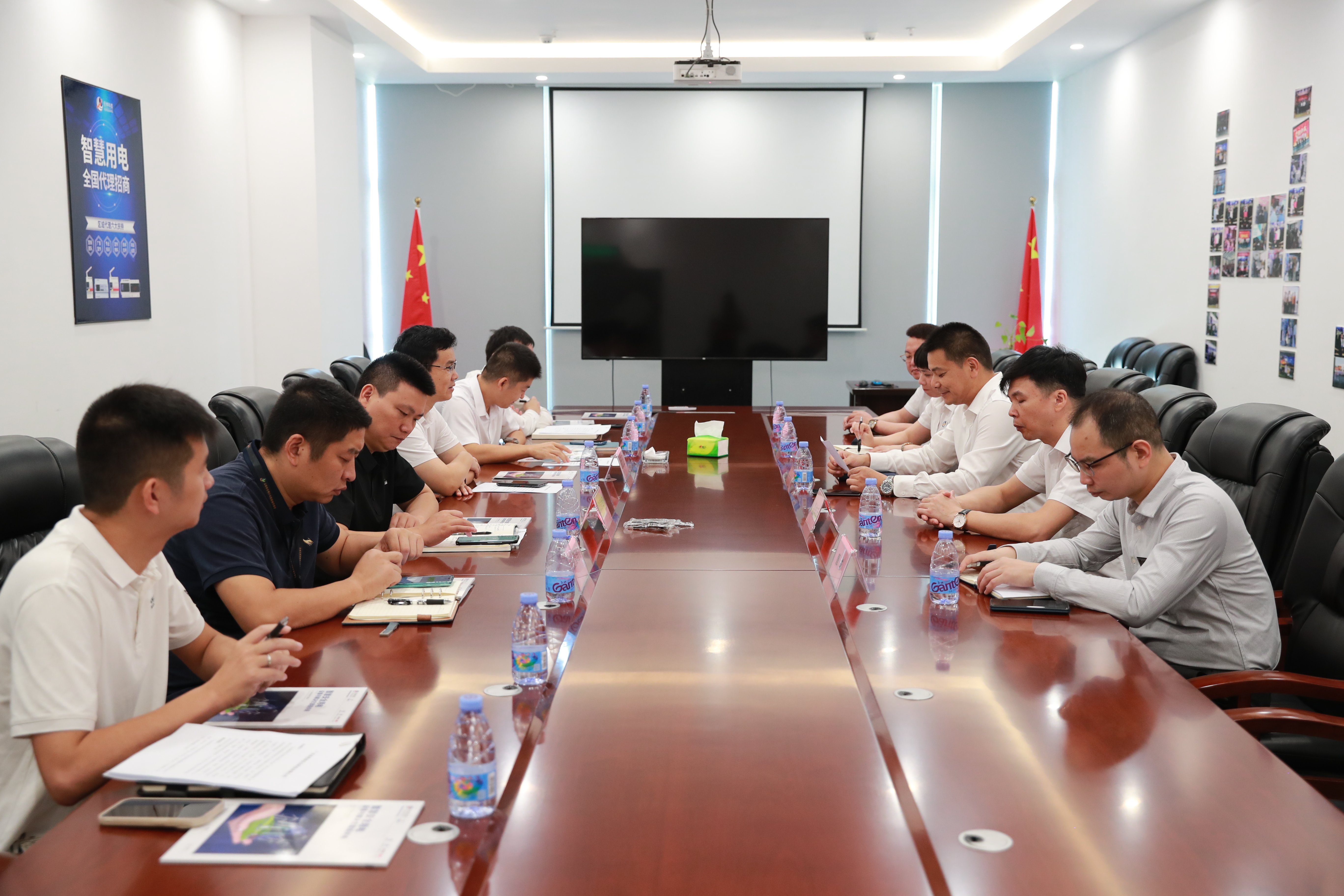 深圳市光明区凤凰街道党工委领导走访yabocom（中国）官方网站科技